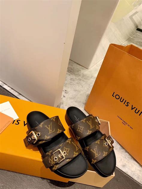 louis vuitton borse nere 2016|Louis Vuitton slip on sandals.